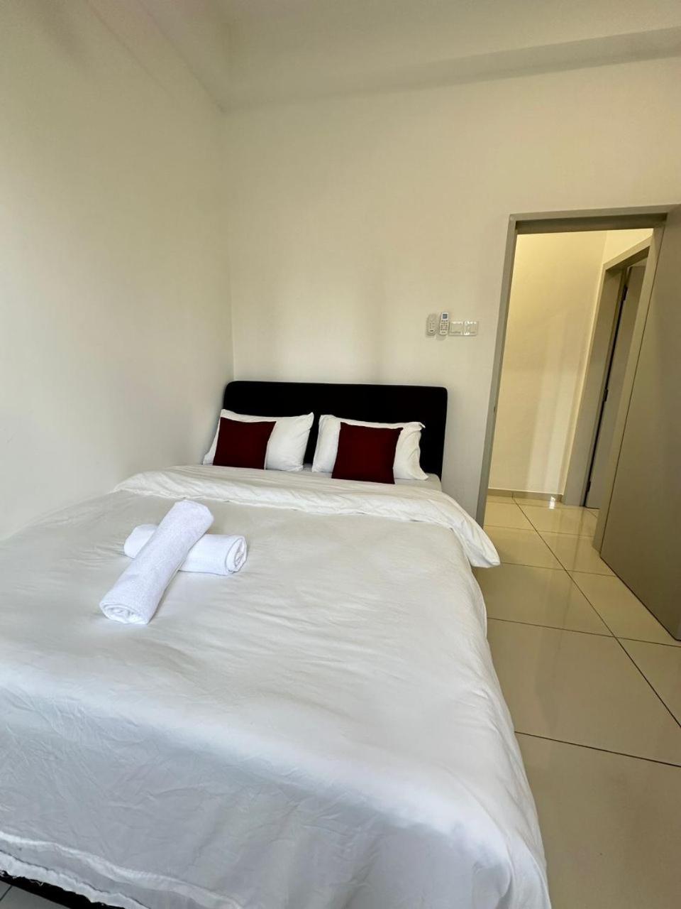 Jomstay - Horizon Town Skypool Apartment