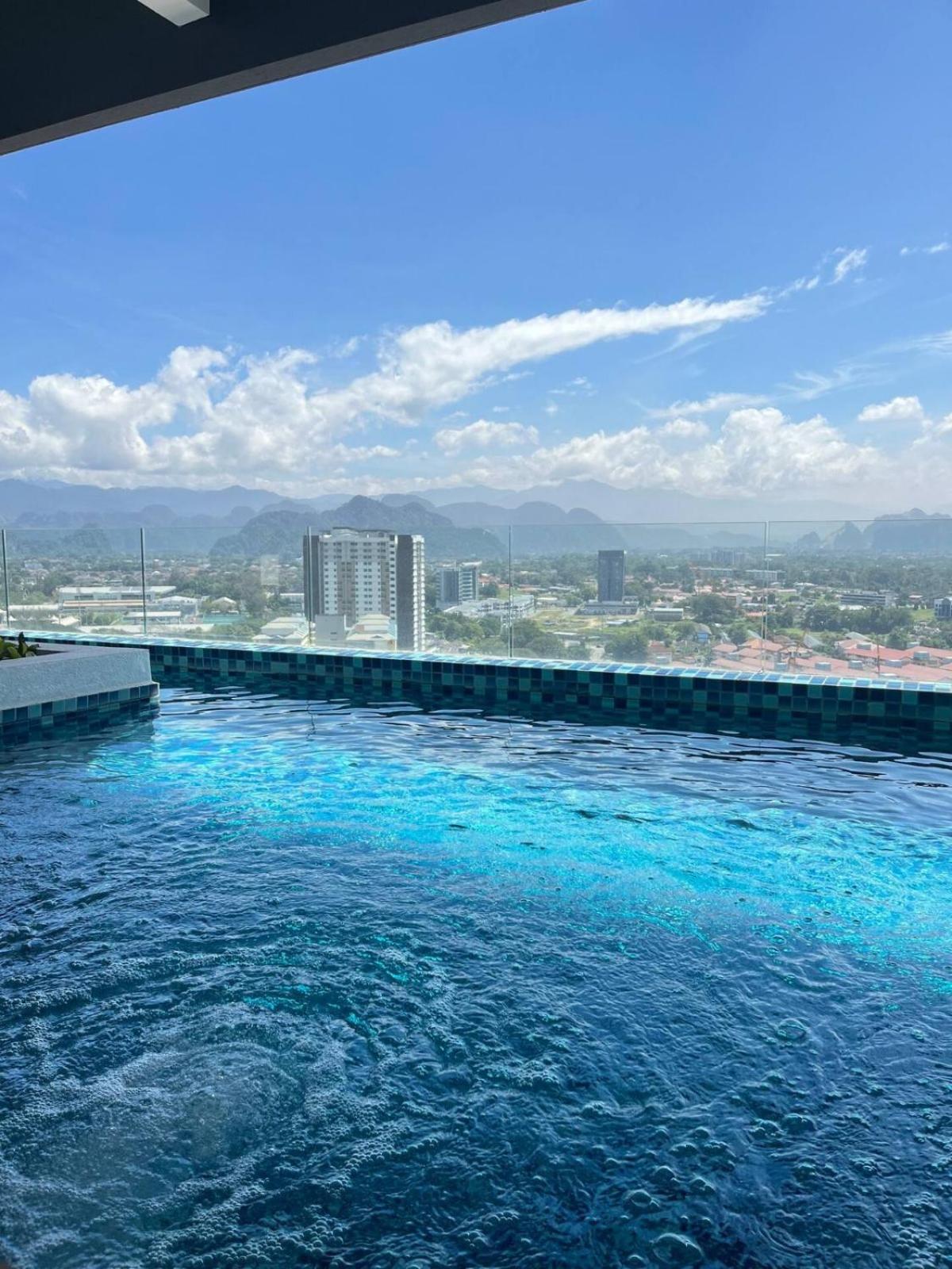 Jomstay - Horizon Town Skypool Apartment *