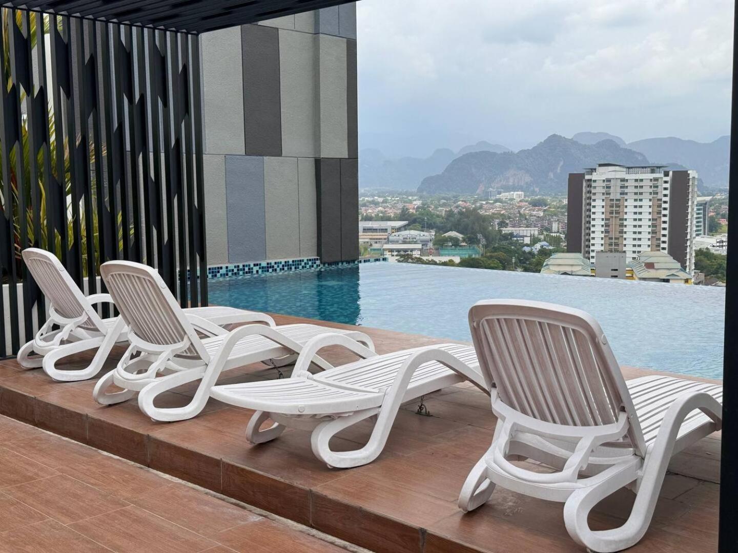 Jomstay - Horizon Town Skypool